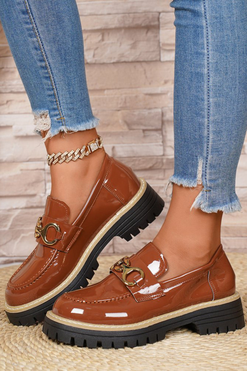 Contrast Horsebit Buckle Decor Glossy Patent Leather Round Toe Loafers