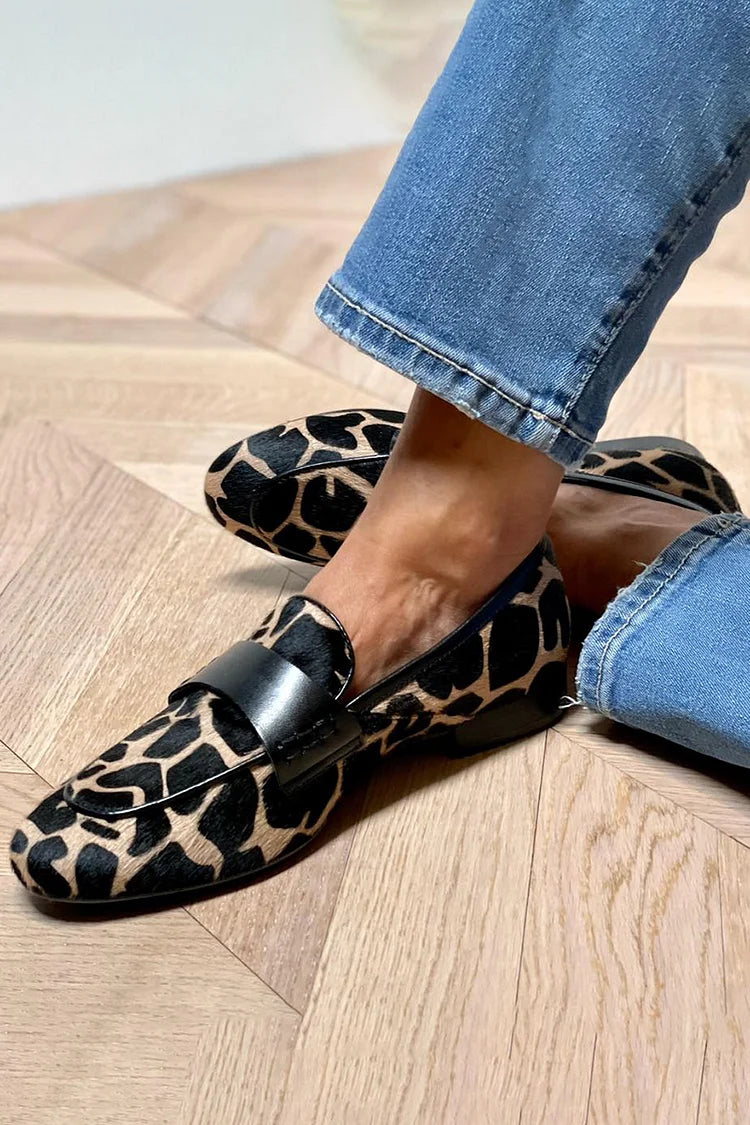 MOKASÍNY SE ZVÍŘECÍM POTISKEM A ELEGANTNÍM DETAJLEM