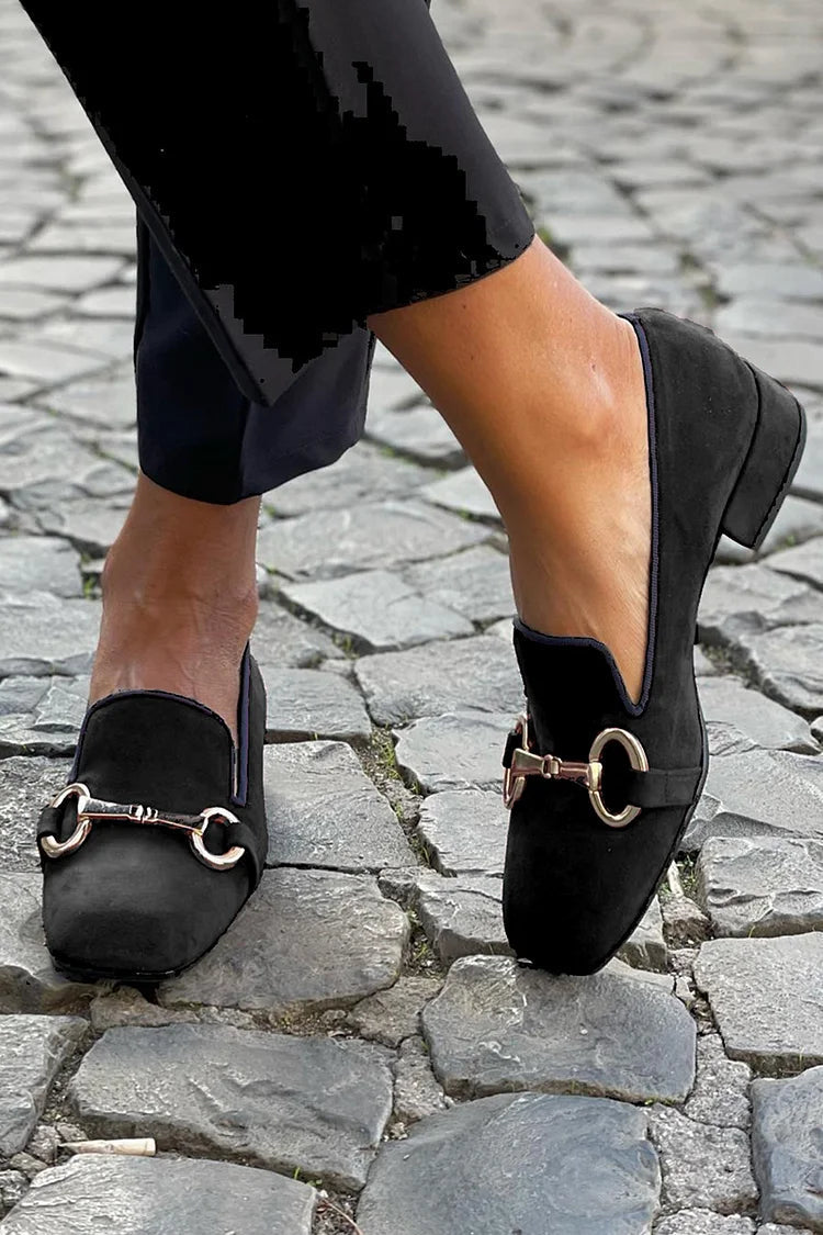 MOCASINES NEGROS CON HEBILLA DORADA
