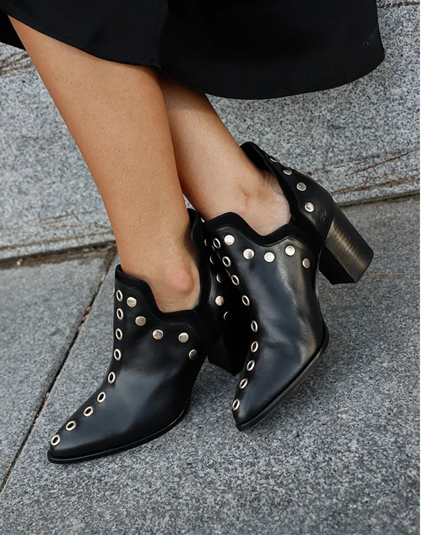 Saylor™ | Bottes à talons larges cloutées