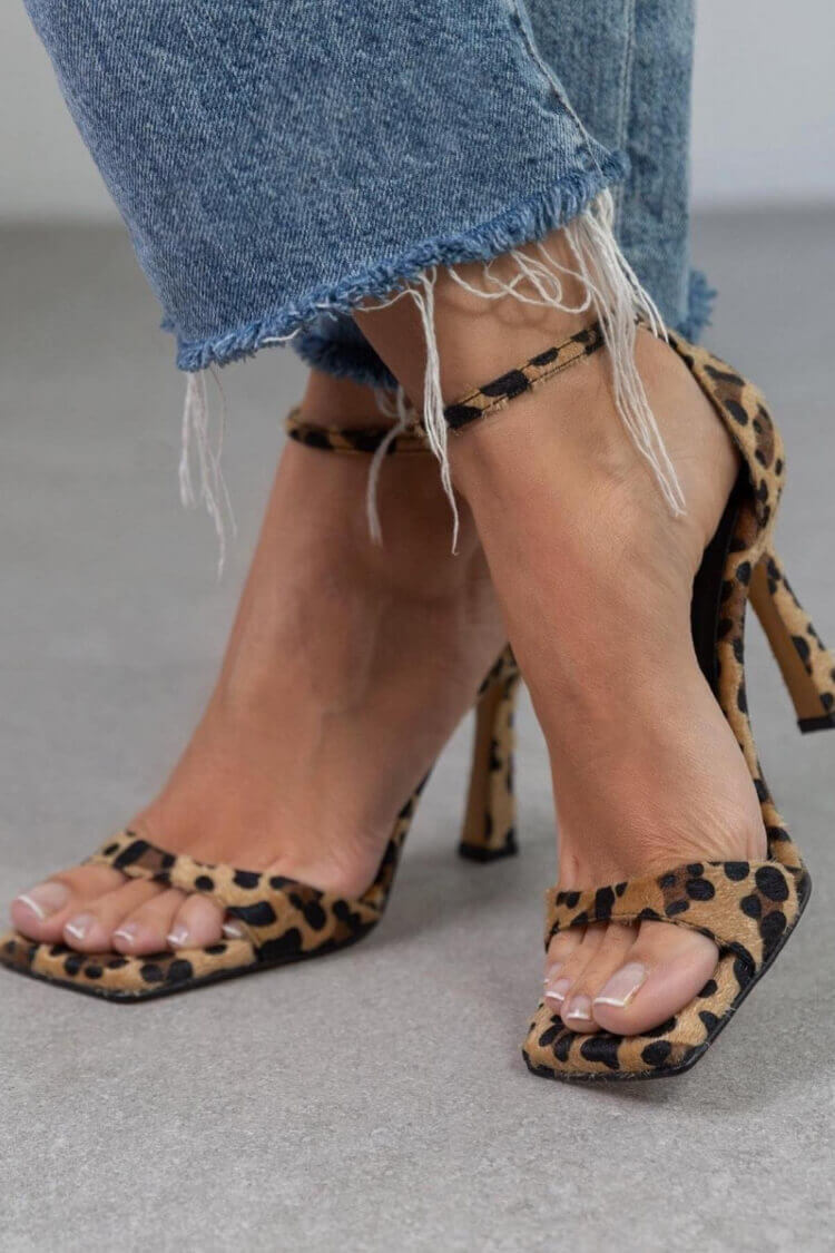 TACONES CON ESTAMPADO DE LEOPARDO