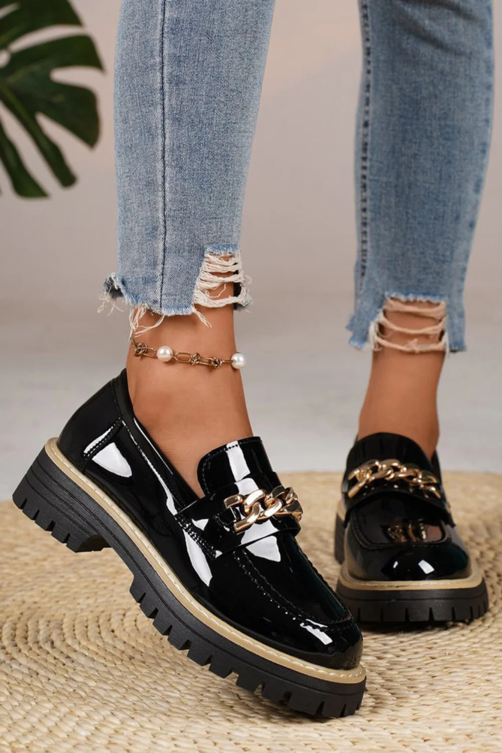 Casual Alloy Chain Decor Contrast Platform Round Toe Glossy Loafers