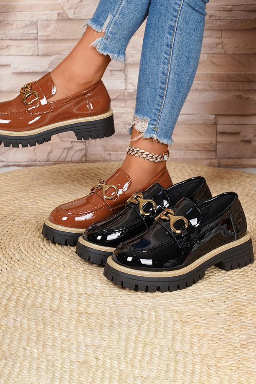 Contrast Horsebit Buckle Decor Glossy Patent Leather Round Toe Loafers