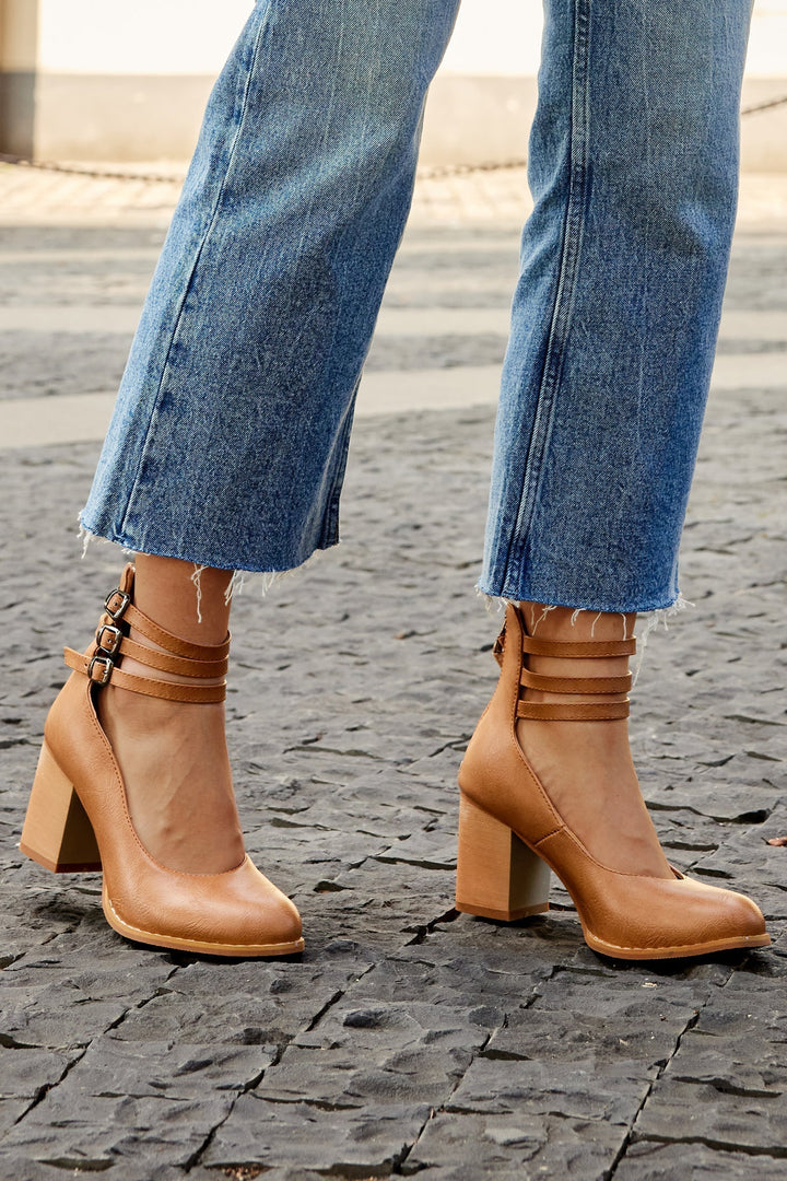Narella™ | Elegant mid-heel square toe sandals