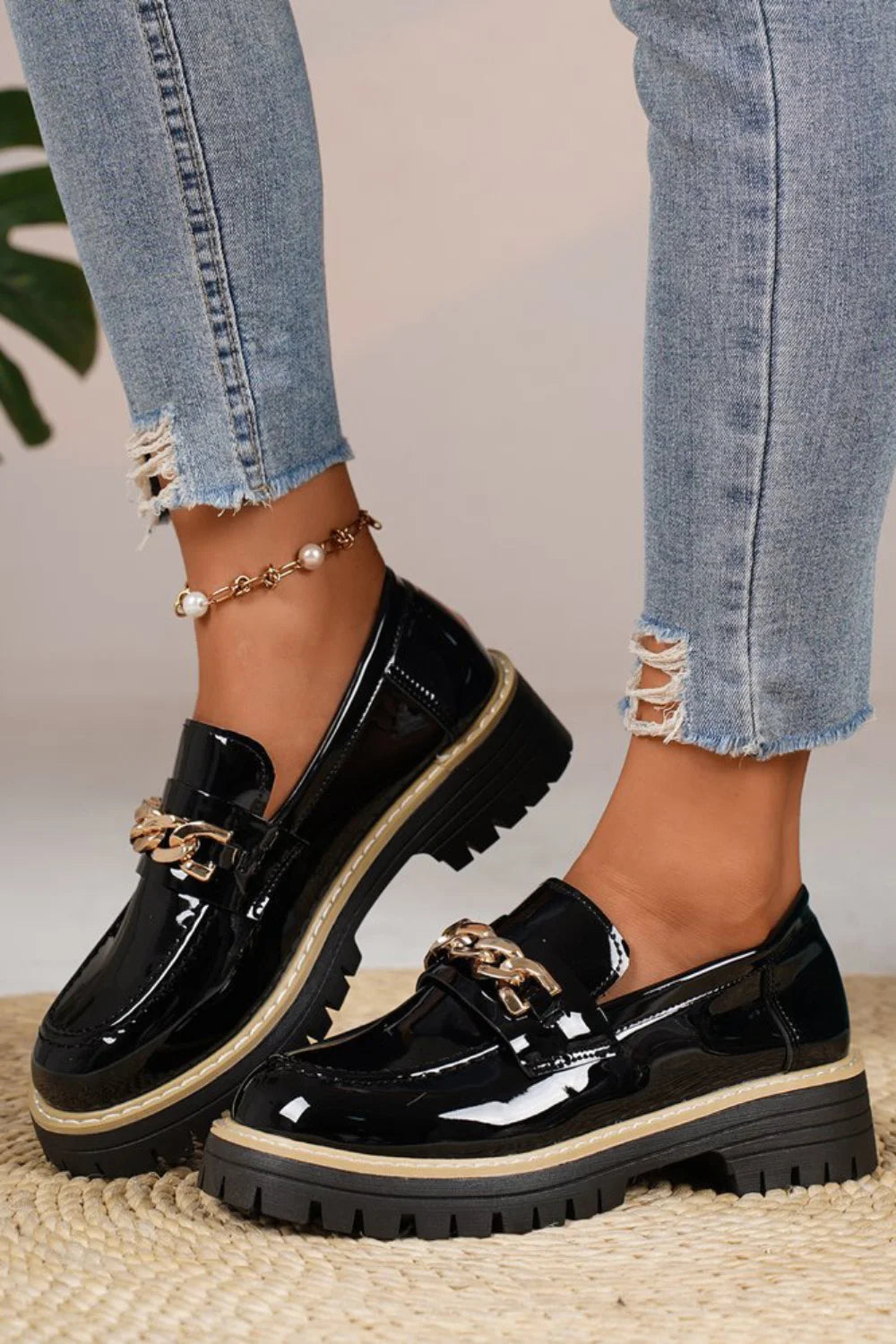 Casual Alloy Chain Decor Contrast Platform Round Toe Glossy Loafers