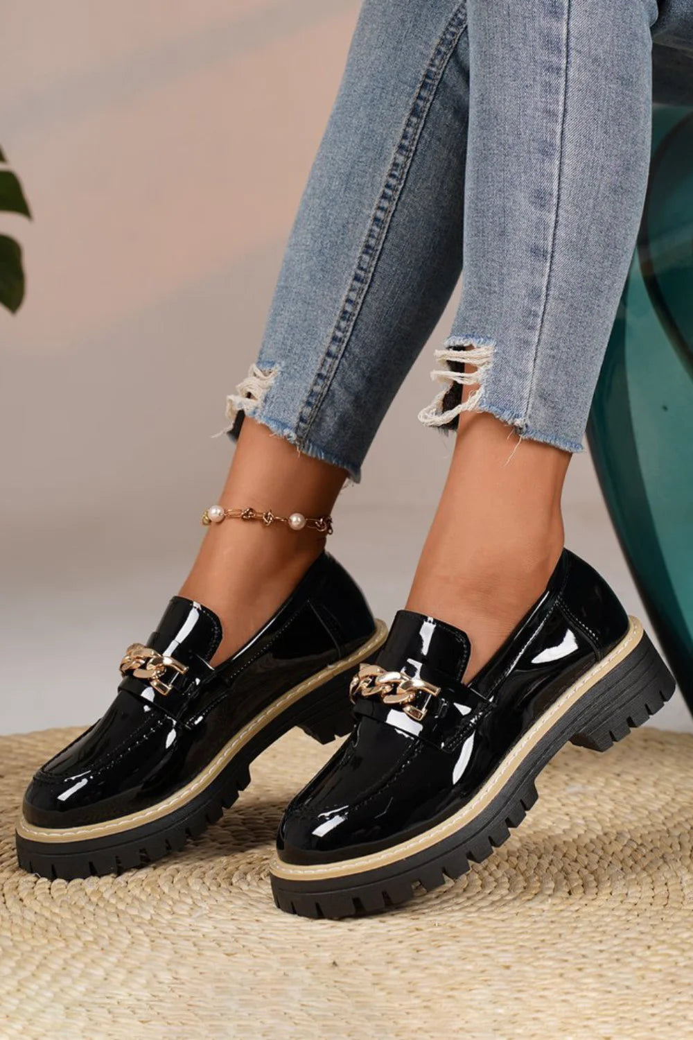Casual Alloy Chain Decor Contrast Platform Round Toe Glossy Loafers