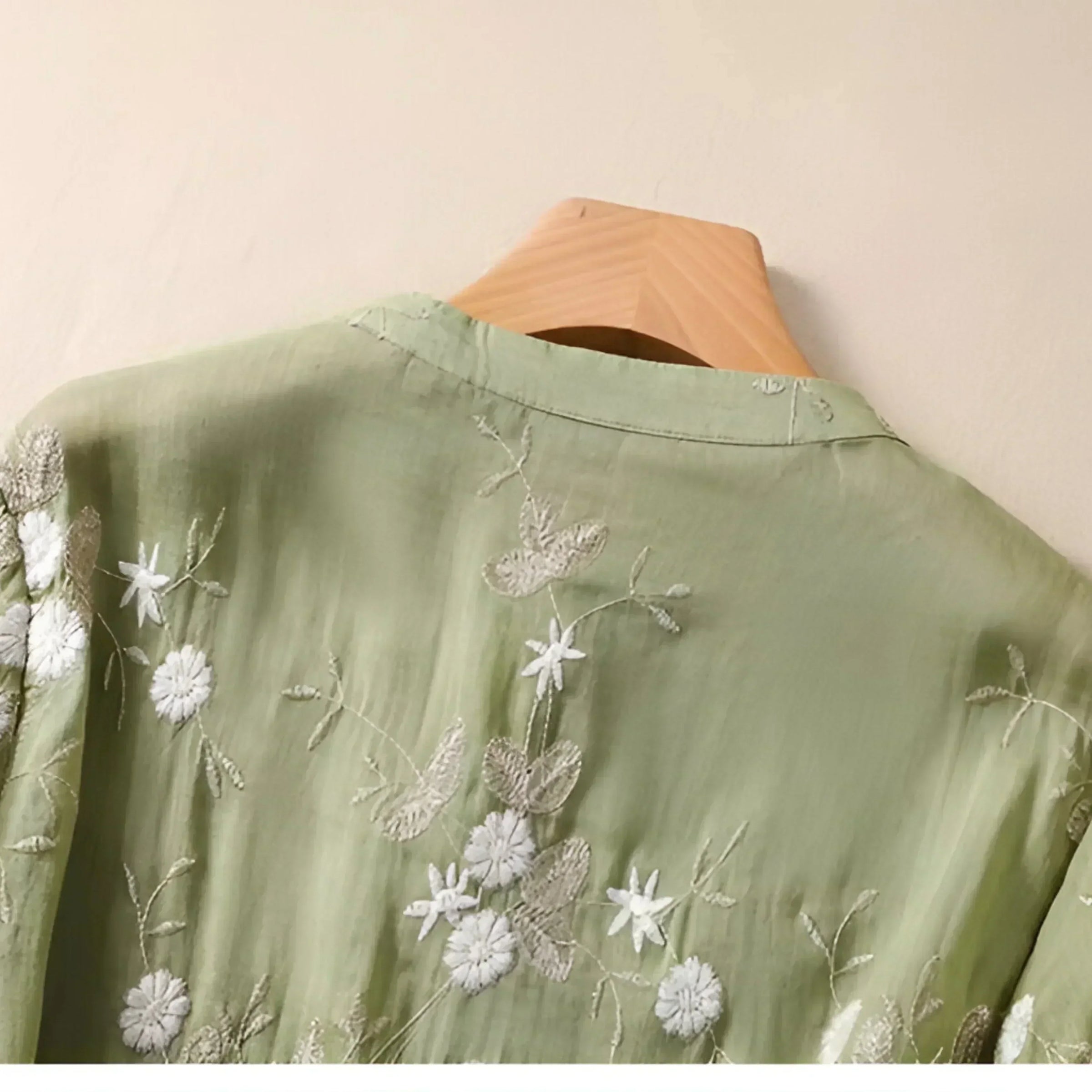 Celest - Haut en coton brodé floral (Copie)