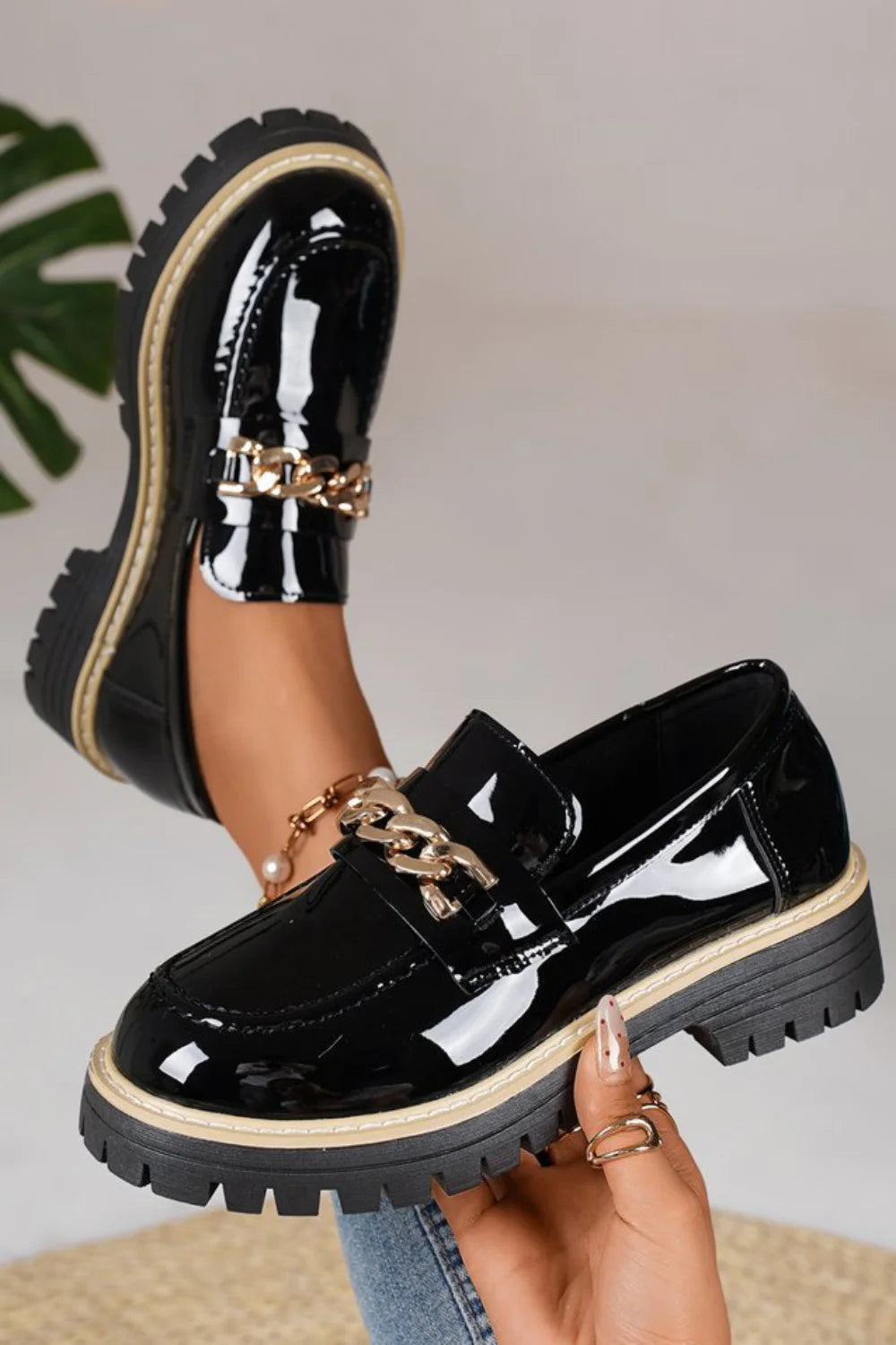Casual Alloy Chain Decor Contrast Platform Round Toe Glossy Loafers