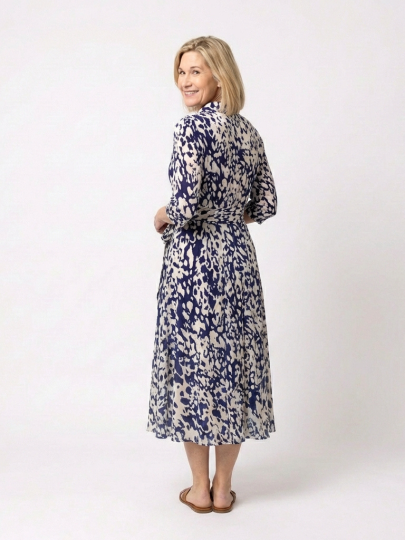 Oriana | Robe midi à col, manches longues et lien à la taille