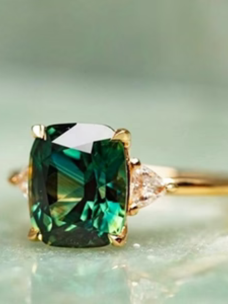 EMERALD GRACE RING