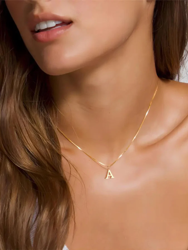 COLLAR DE INICIAL DE ORO ENYA
