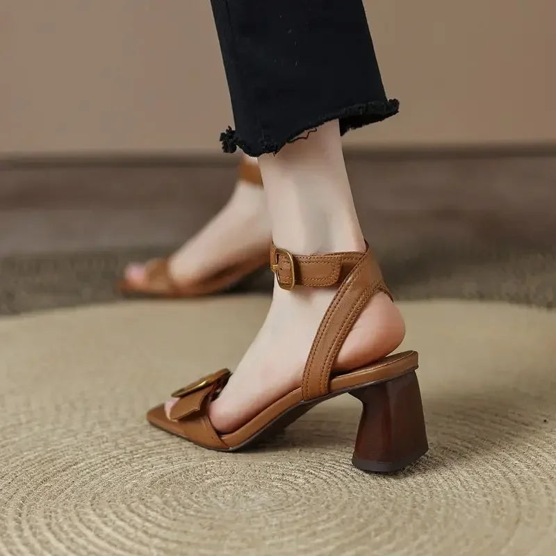 Naomi: Stylové sandály