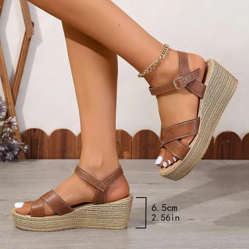 Daphnie™ – Elegantní sandály na klínku