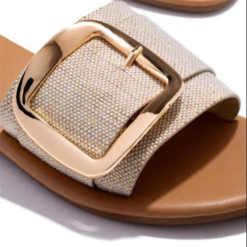 Pantofle Soleil™ Luxe s přezkou