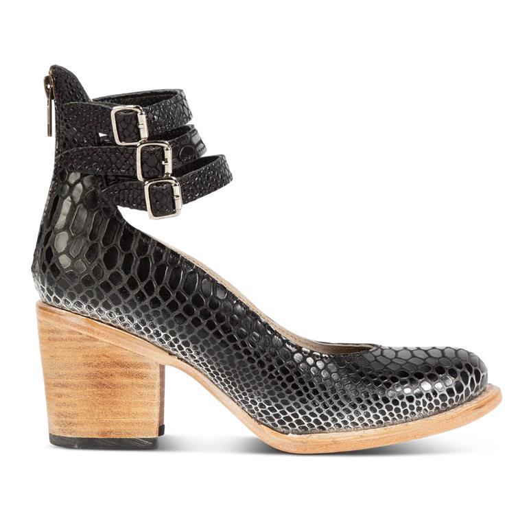 Timeless Vintage Leather Pumps