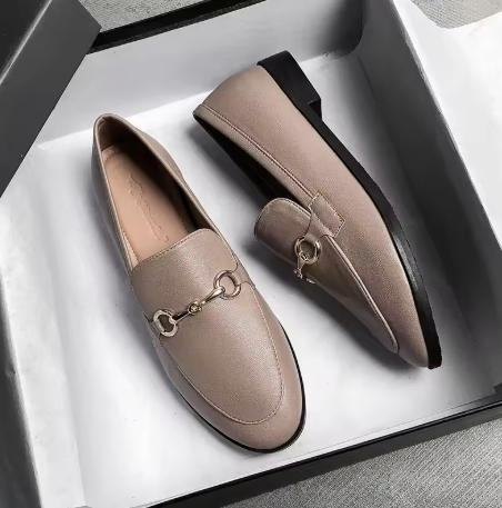 LEATHER LOAFER WITH METAL DETAIL