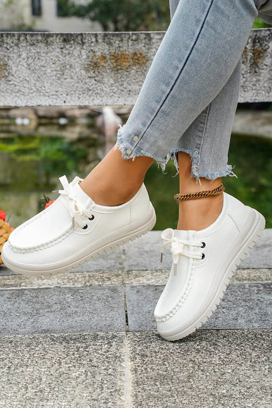 Casual Scalloped Edge Trim Lace Up Round Toe Platform Loafers