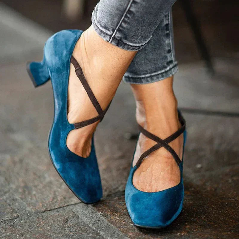 TALONS CHICS À BRIDES