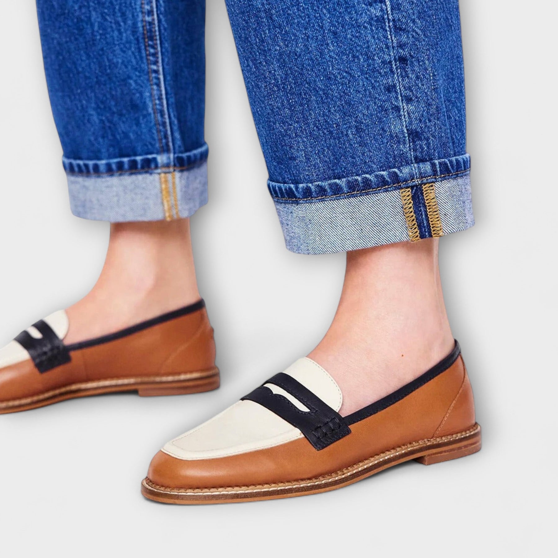 Oceane – Mocassins marron élégants à bout rond et design color block tendance