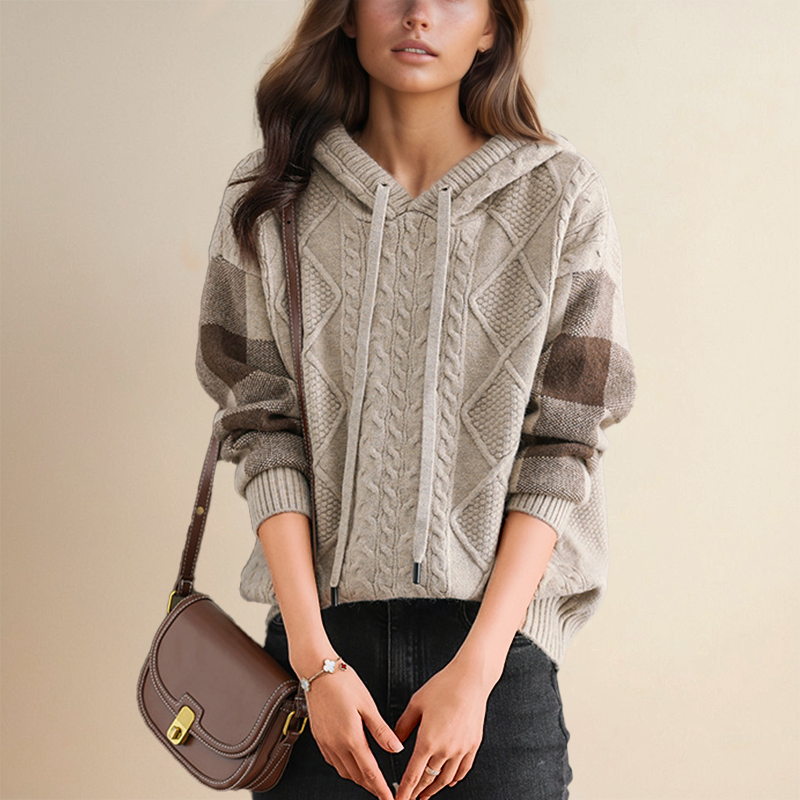 Emily | Chandail à capuchon en tricot torsadé
