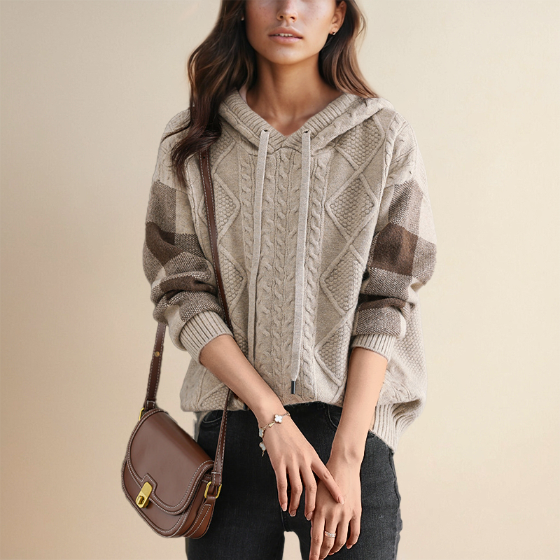 Emily | Chandail à capuchon en tricot torsadé