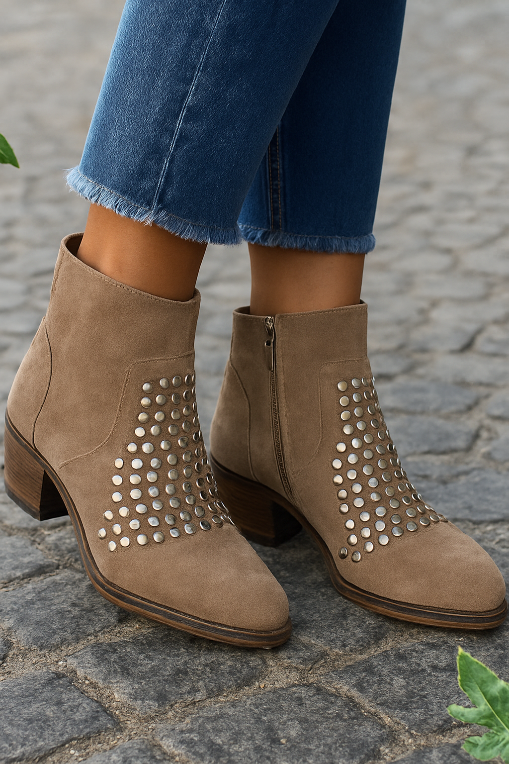 BOTTINES À CLOUS