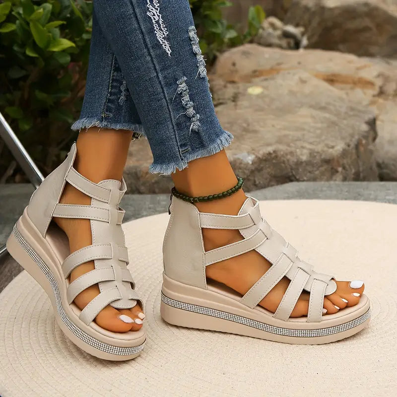 CHLOE – Elegantní sandály na klínku