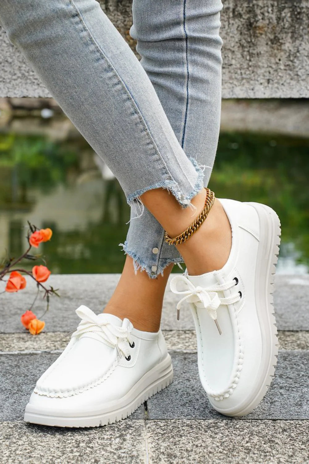 Casual Scalloped Edge Trim Lace Up Round Toe Platform Loafers