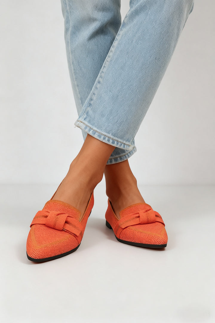 Tone-on-Tone Bow Detail Pointed Toe Knit Flats