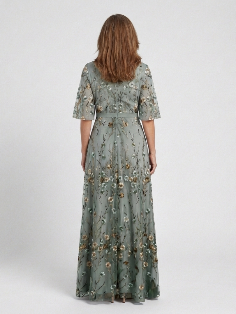 Evadne | Robe longue brodée à col en V