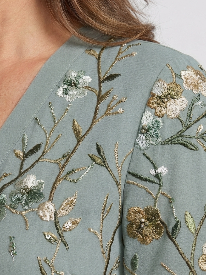 Evadne | Robe longue brodée à col en V