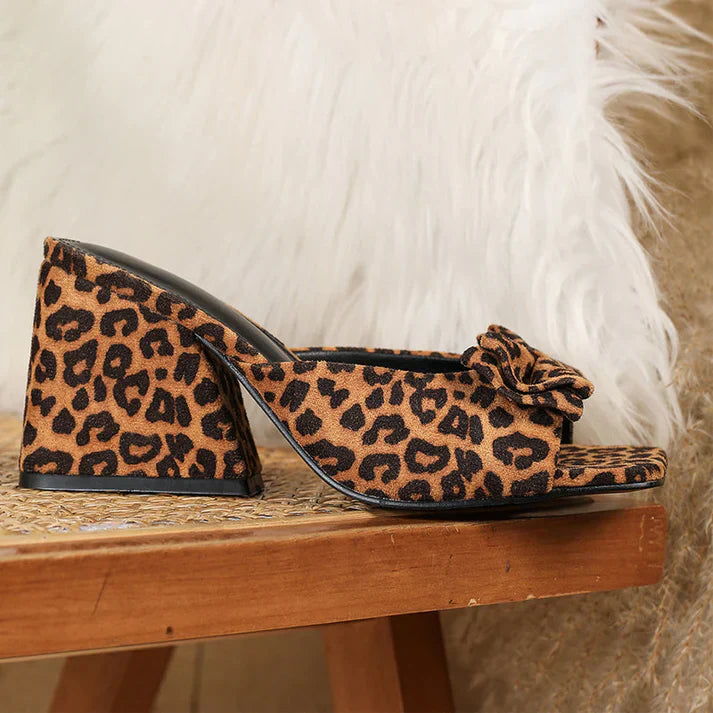 Lodičky Leopard Bow – Odvážné a šik sandály pro výrazný vzhled